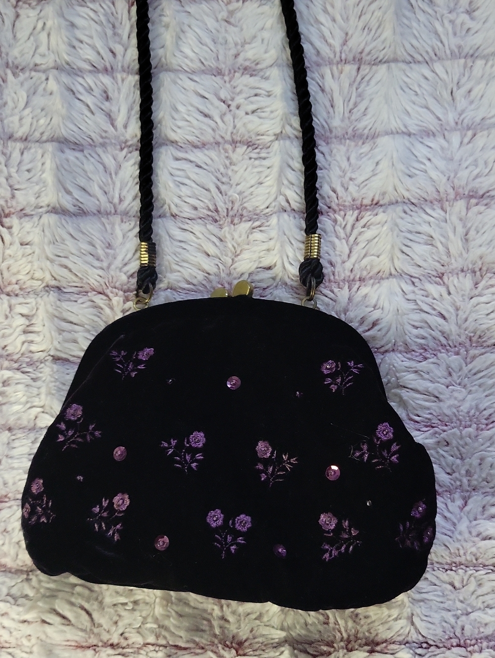 American Girl Vintage Y2K Black Velvet Floral Kiss Lock Shoulder Crossbody Purse